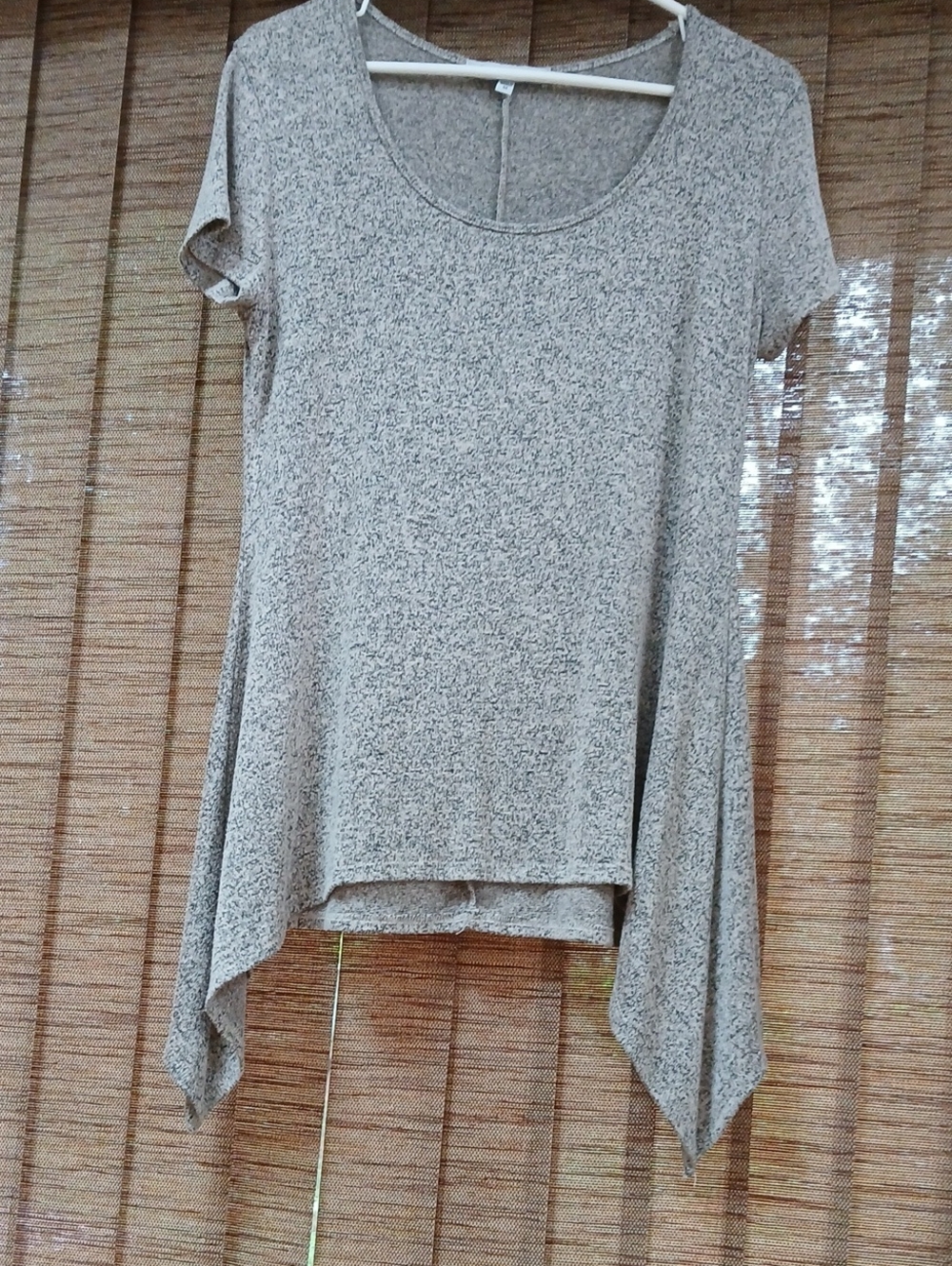 Scoop Neck Short Sleeve Asymmetrical Tunic in Light Taupe